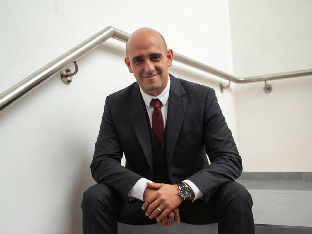 Vicente Maiz, Abogado